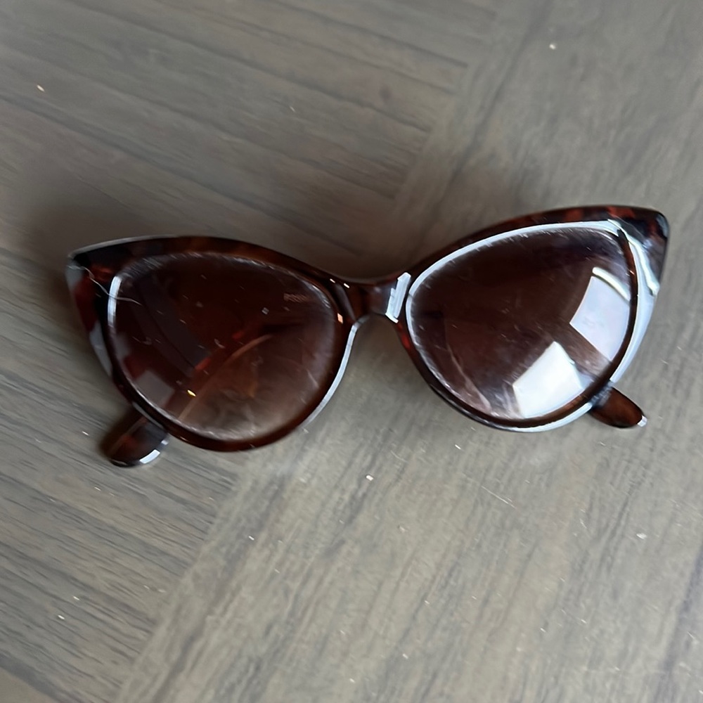 Cat eye sunglasses
